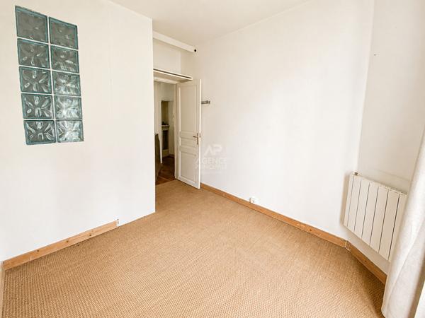 CHAVILLE- Charmant 2 pièces avec cave. 215 000 € **  - Référence  717-C