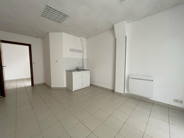 SAINT ROMAIN DE COLBOSC - centre ville A louer très beau bureaux de 50 m2 accessible PMR avec parkings