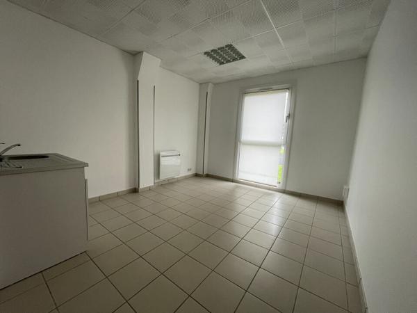 SAINT ROMAIN DE COLBOSC - centre ville A louer très beau bureaux de 50 m2 accessible PMR avec parkings
