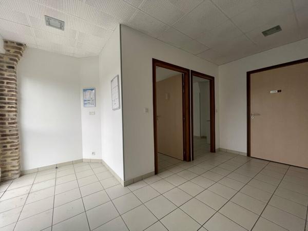 SAINT ROMAIN DE COLBOSC - centre ville A louer très beau bureaux de 50 m2 accessible PMR avec parkings