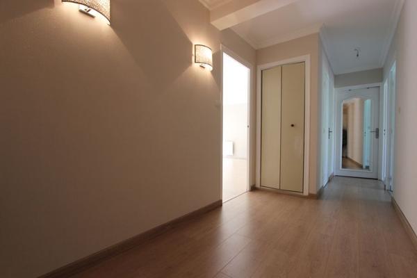 UN APPARTEMENT TYPE 3 RÉNOVÉ À DIX MINUTES DU CENTRE-VILLE. -