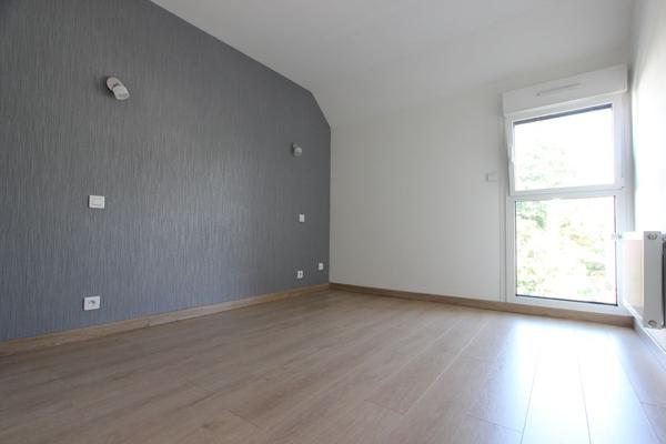 UN APPARTEMENT TYPE 3 RÉNOVÉ À DIX MINUTES DU CENTRE-VILLE. -