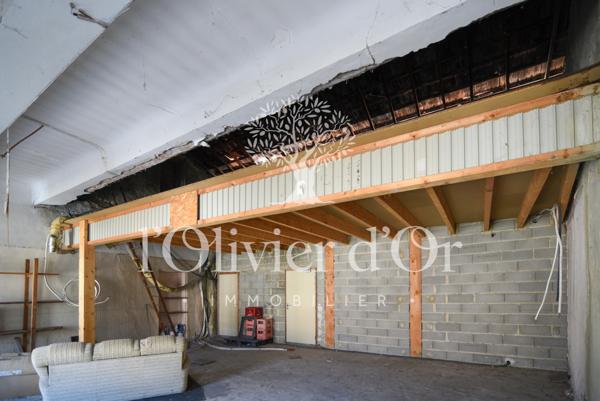 Tulette (26790) Immeuble avec local commercial et appartement à finir de rénover