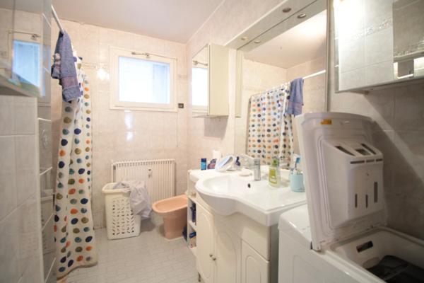 Grenoble – Avenue Jeanne d’Arc – T4 lumineux, Traversant avec Vue montagne, loggia, parking et garage Pas d'encadrement des loyers