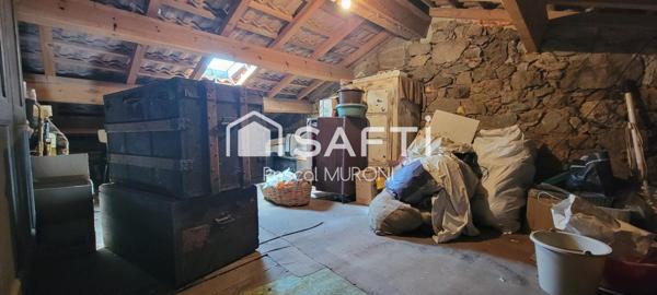 Maison de village à rénover entièrement.