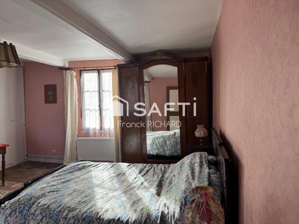 Maison à restaurer avec dépendances – 2800 m² de terrain – proche Saint-Arnoult