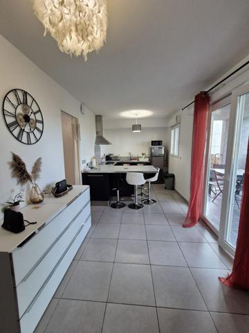 Studio de 42m2 avec une grande terrasse de 14m2 et place de parking privé