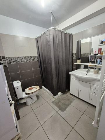 Studio de 42m2 avec une grande terrasse de 14m2 et place de parking privé