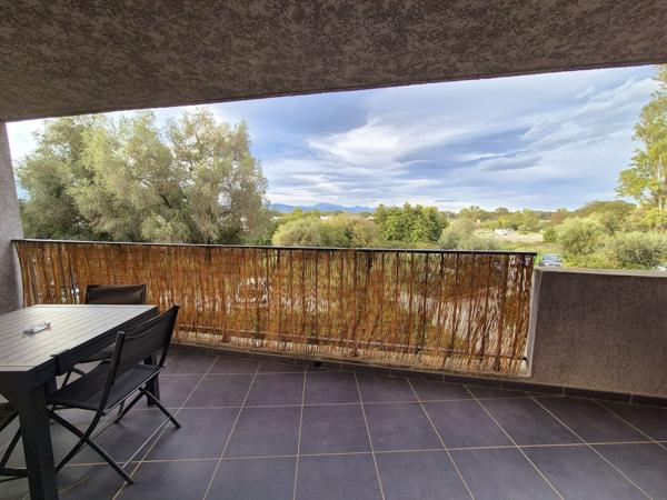 Studio de 42m2 avec une grande terrasse de 14m2 et place de parking privé