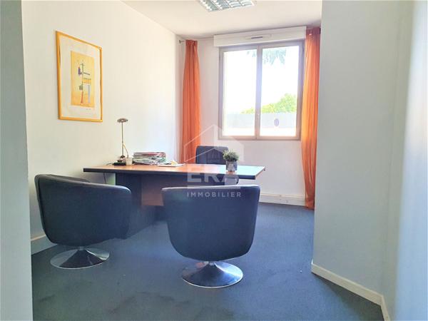 BUREAUX 75m² Aix-en-Provence haut du Cours Mirabeau - Accès PMR - Place de parking privative en option