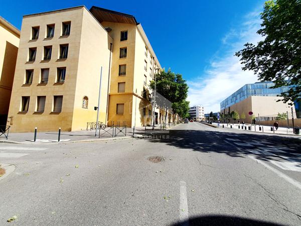 BUREAUX 75m² Aix-en-Provence haut du Cours Mirabeau - Accès PMR - Place de parking privative en option