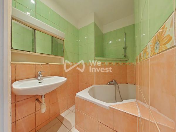 PARIS 18e – 2 PIÈCES 33,51 M² – REZ-DE-CHAUSSÉE SUR COUR – EXTÉRIEUR D’ENVIRON 10 M² – POTENTIEL PROFESSION LIBÉRALE