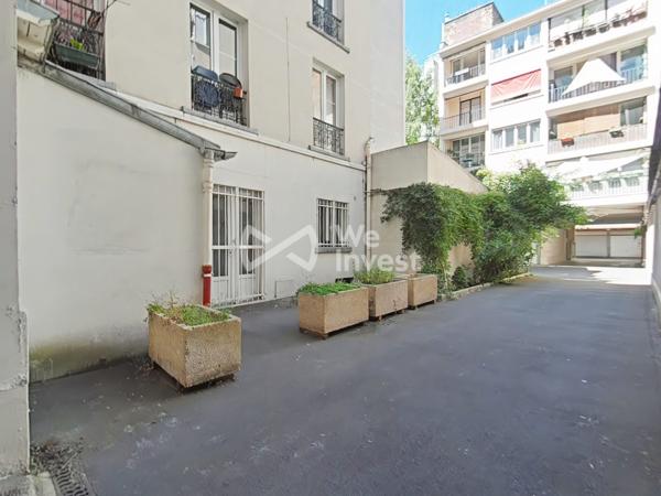 PARIS 18e – 2 PIÈCES 33,51 M² – REZ-DE-CHAUSSÉE SUR COUR – EXTÉRIEUR D’ENVIRON 10 M² – POTENTIEL PROFESSION LIBÉRALE