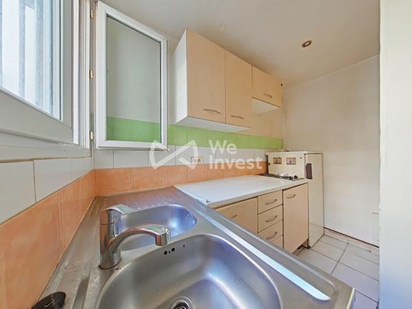 PARIS 18e – 2 PIÈCES 33,51 M² – REZ-DE-CHAUSSÉE SUR COUR – EXTÉRIEUR D’ENVIRON 10 M² – POTENTIEL PROFESSION LIBÉRALE