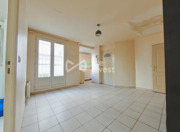 PARIS 18e – 2 PIÈCES 33,51 M² – REZ-DE-CHAUSSÉE SUR COUR – EXTÉRIEUR D’ENVIRON 10 M² – POTENTIEL PROFESSION LIBÉRALE