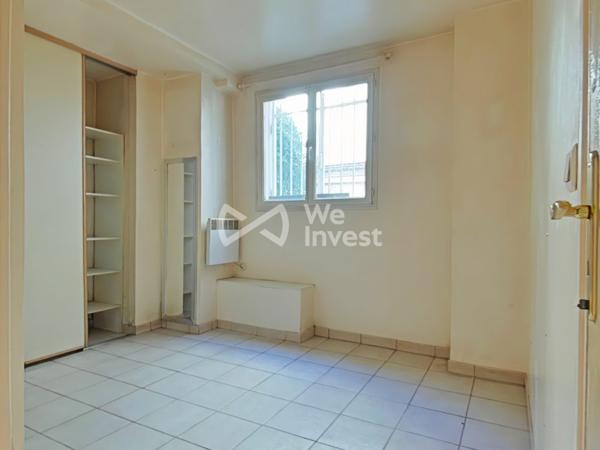 PARIS 18e – 2 PIÈCES 33,51 M² – REZ-DE-CHAUSSÉE SUR COUR – EXTÉRIEUR D’ENVIRON 10 M² – POTENTIEL PROFESSION LIBÉRALE