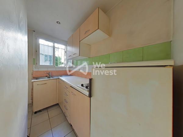 PARIS 18e – 2 PIÈCES 33,51 M² – REZ-DE-CHAUSSÉE SUR COUR – EXTÉRIEUR D’ENVIRON 10 M² – POTENTIEL PROFESSION LIBÉRALE