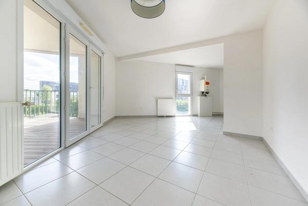 Beau T4 lumineux avec terrasse et place de parking