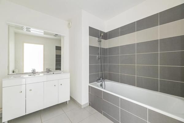 Beau T4 lumineux avec terrasse et place de parking