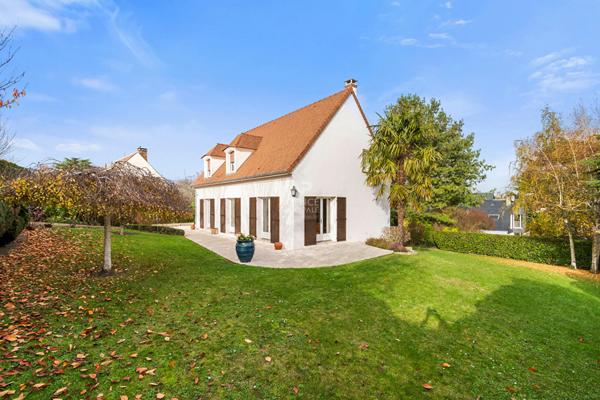 Maison Saint Germain En Laye 6 pièce(s) 140 m2 €980 000 ** - Référence 17145