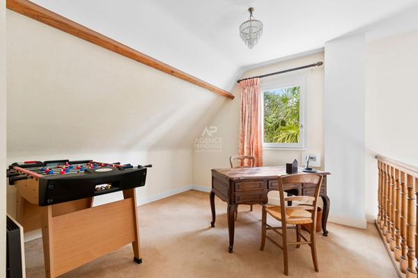 Maison Saint Germain En Laye 6 pièce(s) 140 m2 €980 000 ** - Référence 17145