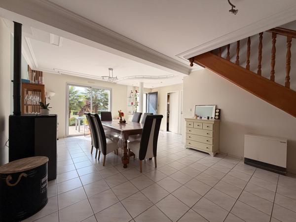 Maison à Elven, 56250 - 9 pièces 140m²