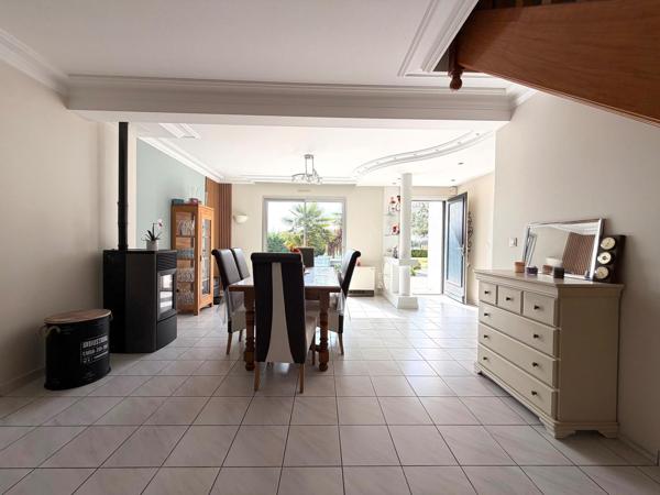 Maison à Elven, 56250 - 9 pièces 140m²