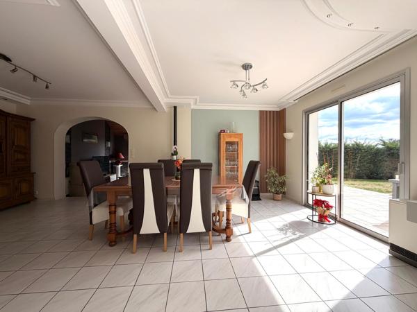 Maison à Elven, 56250 - 9 pièces 140m²