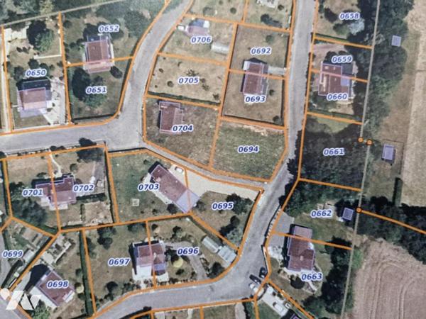 Terrain à bâtir proche bourg