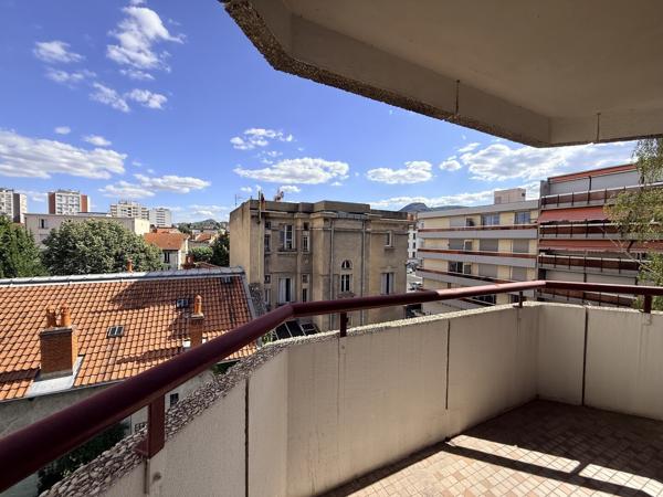Clermont-Ferrand - Rue Morel Ladeuil - 3 chambres - Balcons - Garage
