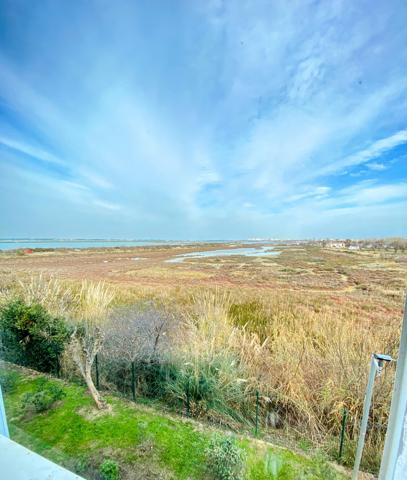 Palavas-les-Flots (34250) Palavas les flots T2 + mezzanine 59 m2 utiles- Résidence sécurisée avec piscine