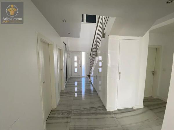 Vente                                                      Maison
                        
                     7 pièces                      158 m2                     à Woippy