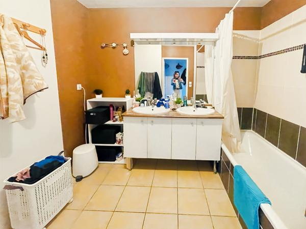 A vendre Appartement T3  duplex Begles 70 m² avec balcon. Vendu loué