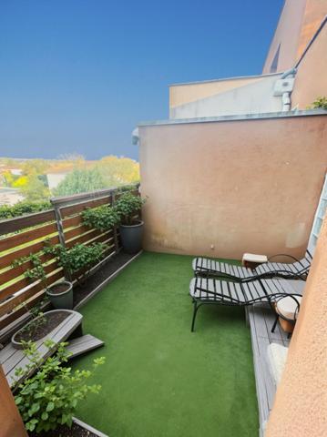 A vendre Appartement T3  duplex Begles 70 m² avec balcon. Vendu loué