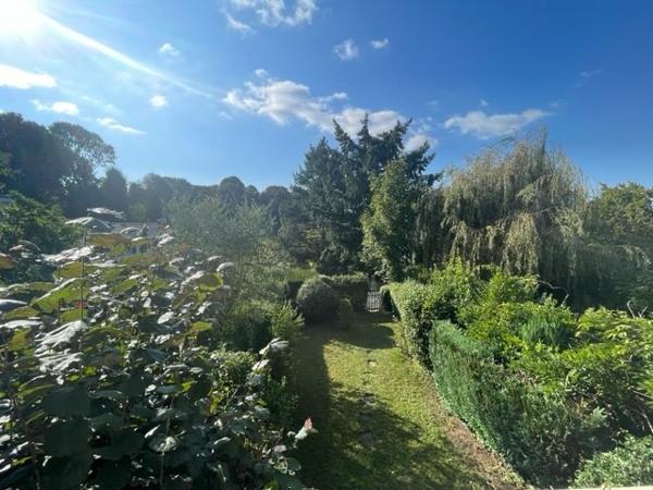 LA CELLE ST CLOUD - QUARTIER DE LA CHATAIGNERAIE - MAISON 186 M² - 6 CHAMBRES - JARDIN - PATIO - BARBECUE - GARAGE 2 VOITURES -