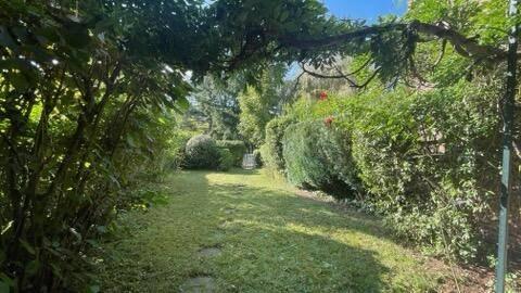 LA CELLE ST CLOUD - QUARTIER DE LA CHATAIGNERAIE - MAISON 186 M² - 6 CHAMBRES - JARDIN - PATIO - BARBECUE - GARAGE 2 VOITURES -