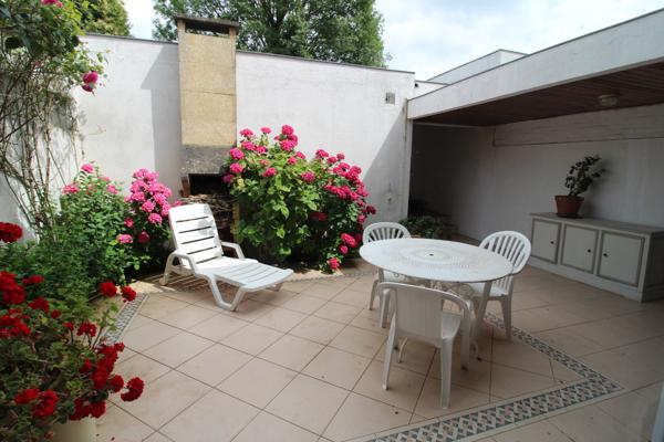 LA CELLE ST CLOUD - QUARTIER DE LA CHATAIGNERAIE - MAISON 186 M² - 6 CHAMBRES - JARDIN - PATIO - BARBECUE - GARAGE 2 VOITURES -