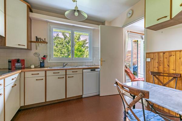 LA CELLE ST CLOUD - QUARTIER DE LA CHATAIGNERAIE - MAISON 186 M² - 6 CHAMBRES - JARDIN - PATIO - BARBECUE - GARAGE 2 VOITURES -