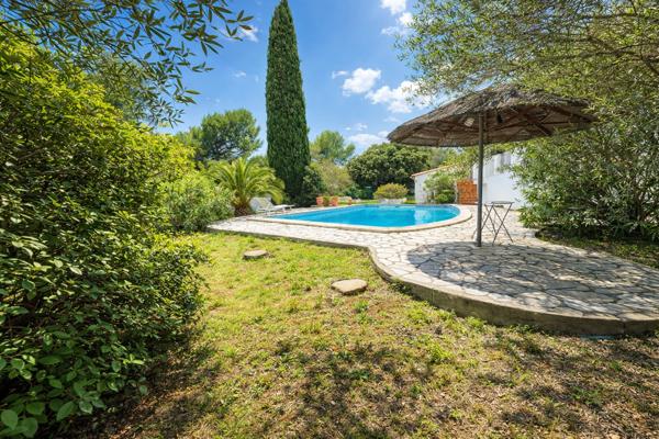 Maison de 183m² sur un terrain de 1611m² , piscine