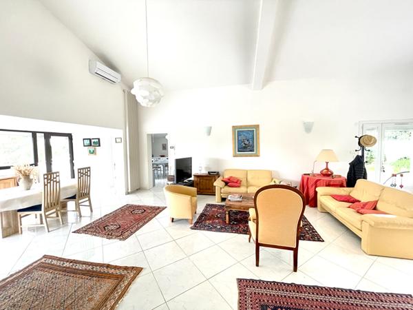 Maison de 183m² sur un terrain de 1611m² , piscine