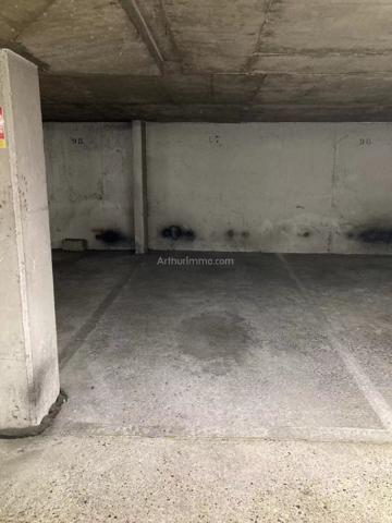 Location Parking 15 m2 à Paris 11