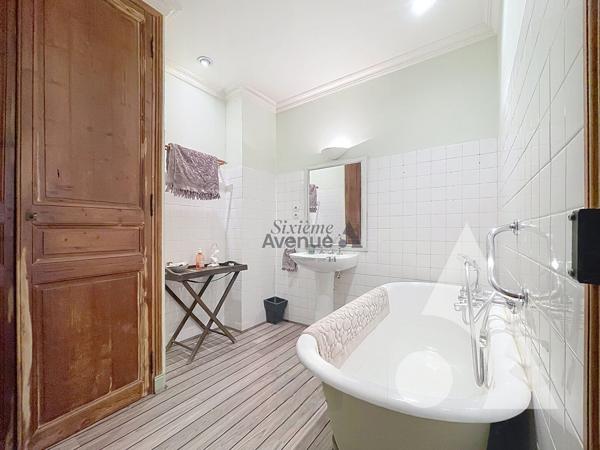 Maison 7 pièces 218 m2
