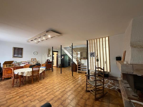 Maison d'environ 180m2, Calas, terrain 1090 m2