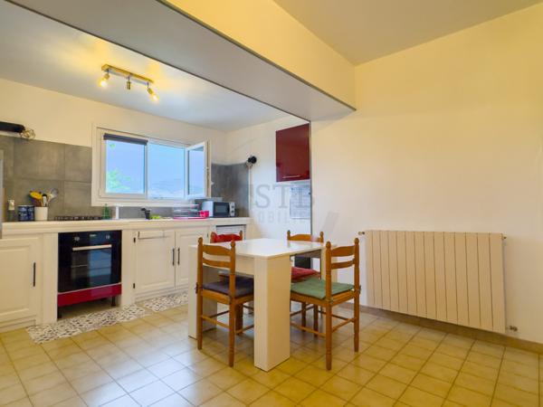 Maison familiale rénovée avec piscine et dépendances – Privas