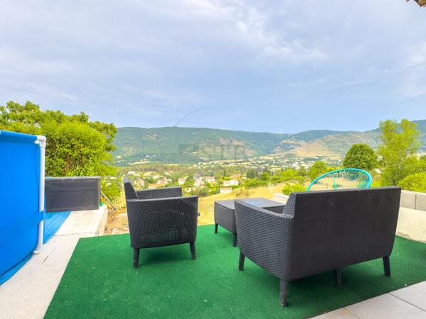 Maison familiale rénovée avec piscine et dépendances – Privas