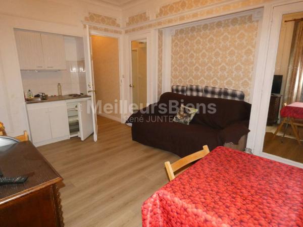 Charmant studio dans bel immeuble Haussmannien