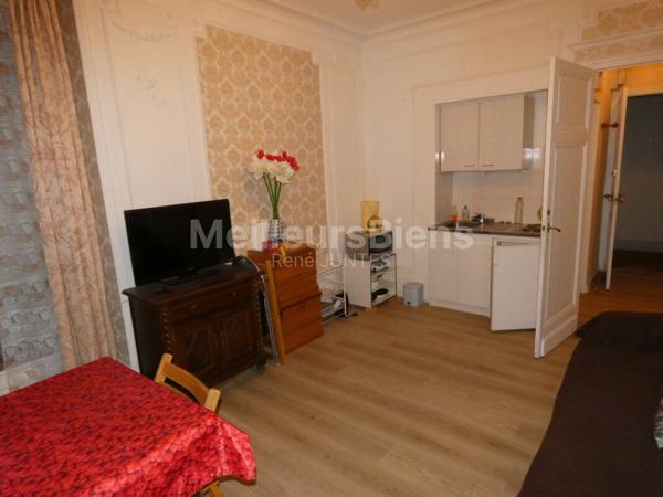 Charmant studio dans bel immeuble Haussmannien