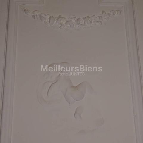 Charmant studio dans bel immeuble Haussmannien