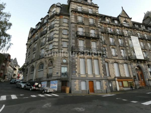 Charmant studio dans bel immeuble Haussmannien