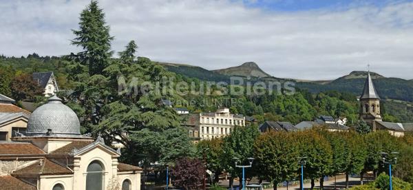 Charmant studio dans bel immeuble Haussmannien